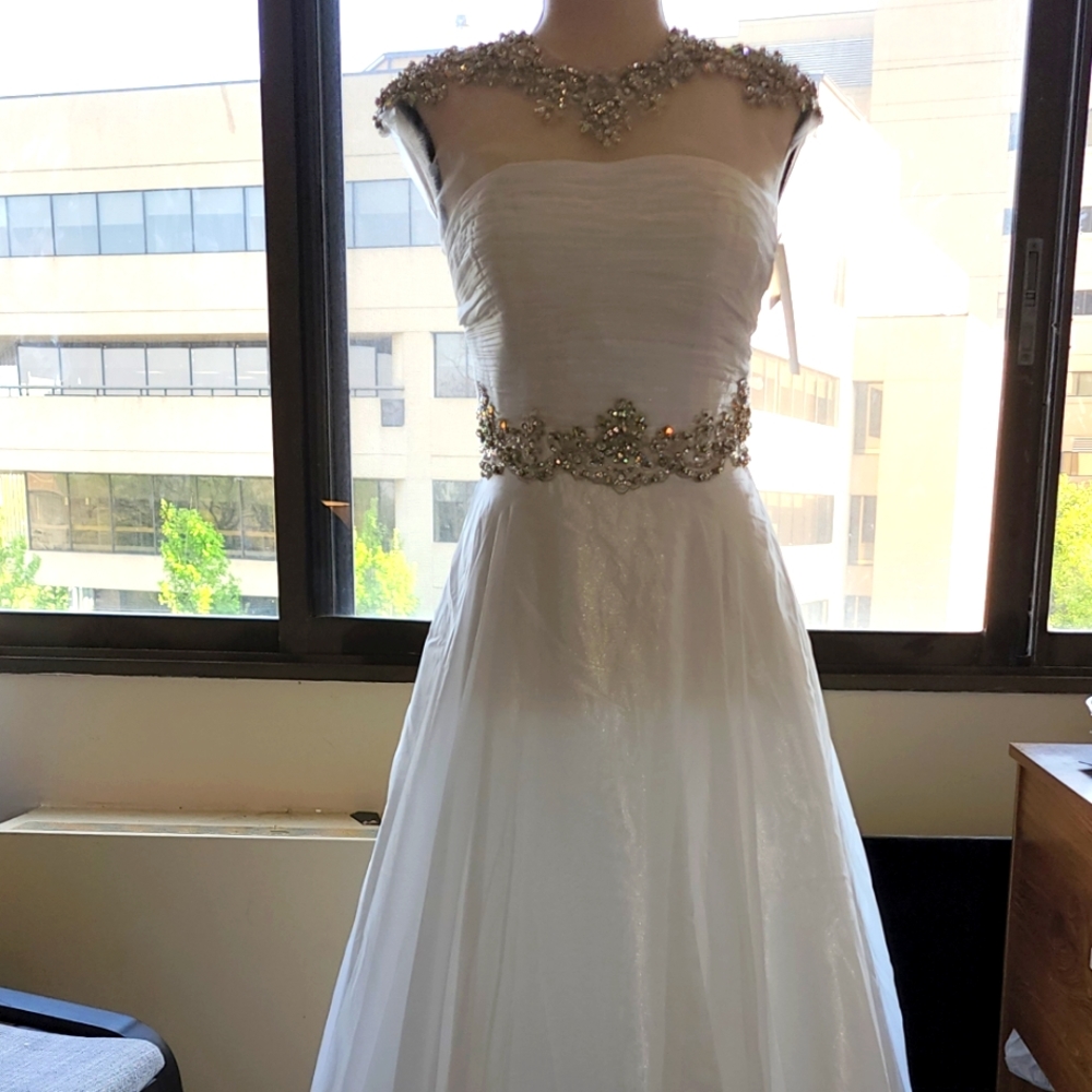 New Off White Beaded Chiffon Dress size 4 adult